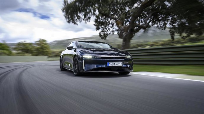 Lucid Air Sapphire, the world’s first fully electric luxury super-sports sedan, is the winner of the 2026 German Performance Car of the Year. The Lucid Air Sapphire achieves a 0 to 100 km/h in less than 2 seconds, with a top speed of 330 km/h, and represe
