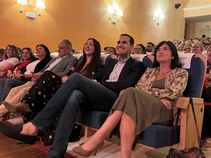 Autoridades y asistentes en el VIII Encuentro Provincial de Mujeres Rurales.
