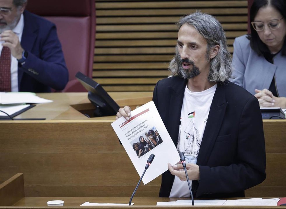 El diputado de Compromís Juan Bordera en el pleno de Les Corts