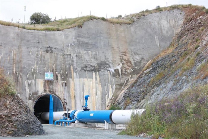 Archivo - Obras en el 'Túnel de Cabecera' del Huesna, como foto de recurso.