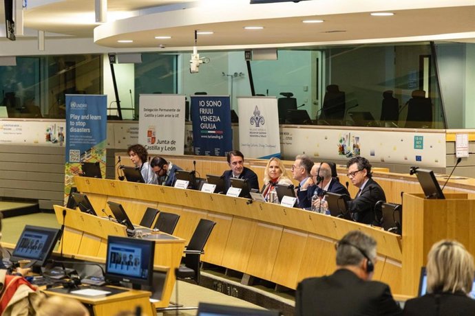 El consejero de Medio Ambiente, Vivienda y Ordenación del Territorio, Juan Carlos Suárez-Quiñones, en la presentación del modelo de gestión de emergencias y autoprotección ciudadana con la cooperación con Portugal de la Junta de Castilla y León.