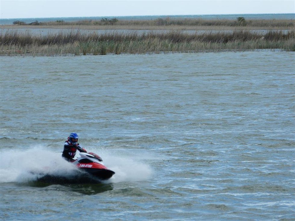 Archivo - Moto de agua.