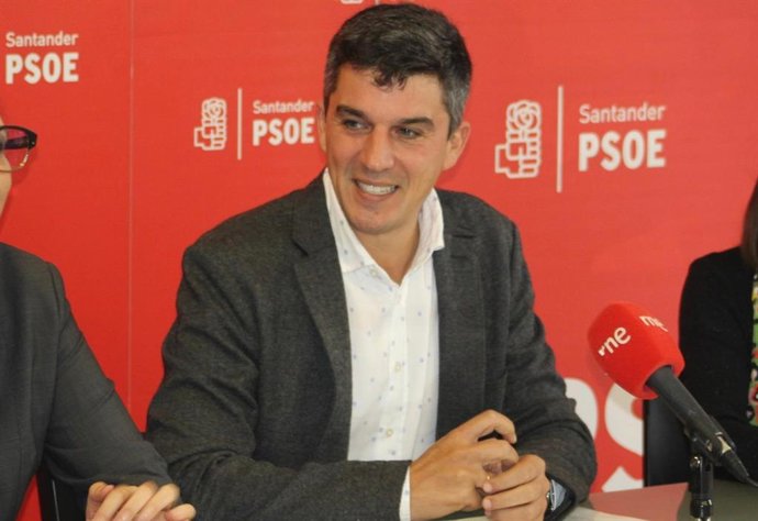 Archivo - El portavoz del PSOE de Santander, Daniel Fernández