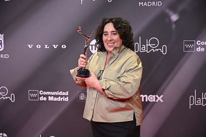 Archivo - Arantxa Echevarria posa con su premio PLATINO del Cine y el Audiovisual Iberoamericano que se celebra en el Palacio Municipal IFEMA, a 27 de abril de 2025, en Madrid (España). El mejor talento del cine y las series en castellano y portugués se r
