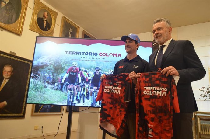 Presentación de Territorio Coloma con el alcalde de Logroño, Conrado Escobar , y el manager del Bh Coloma Team Carlos Coloma
