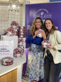 Ana Moreno, responsable de marca de Inés Rosales, junto a Eugenia Moreno, de la Obra Social de San Juan de Dios