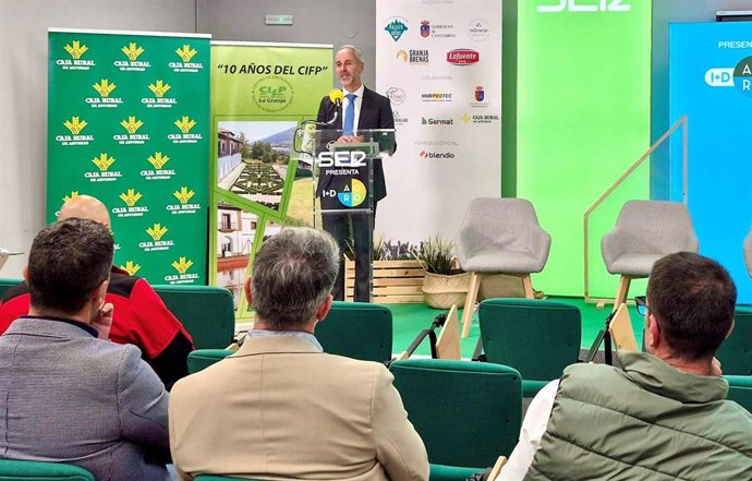 El consejero de Educación, Sergio Silva, en el CIFP La Granja de Heras