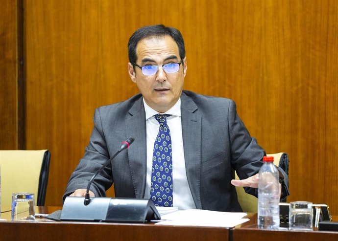El consejero de Justicia, José Antonio Nieto, en Comisión parlamentaria.