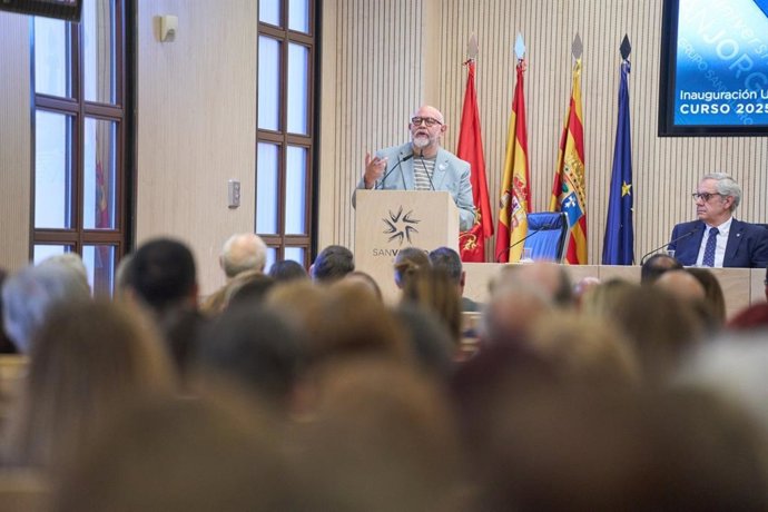 El escritor y periodista Antón Castro ha inaugurado la presente edición de USJ Sénior.