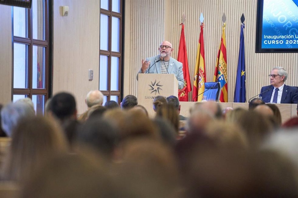 El escritor y periodista Antón Castro ha inaugurado la presente edición de USJ Sénior.
