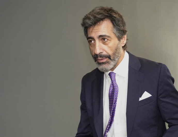 Archivo - Arquivo - O escritor Juan del Val, durante a II Edição dos Prêmios Andaluzes de Tauromaquia no Palácio de San Telmo, em 26 de março de 2025, em Sevilha (Andaluzia, Espanha). O presidente da Junta de Andalucía, Juanma Moreno, preside a cerimônia 