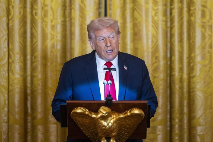 15 de outubro de 2025, Washington, Distrito de Columbia, EUA: O presidente dos Estados Unidos, Donald J. Trump, discursa antes de um jantar para arrecadar dinheiro para a ampliação de seu salão de festas no Salão Leste da Casa Branca em Washington, DC, EU