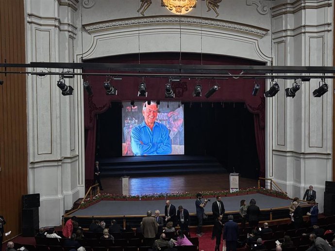 El Teatro Municipal de Arequipa acoge el homenaje al Premio Nobel de Literatura Mario Vargas Llosa