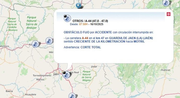 Cortada la A-44 a la altura de La Guardia (Jaén) por un accidente entre un camión y un autobús sin pasajeros