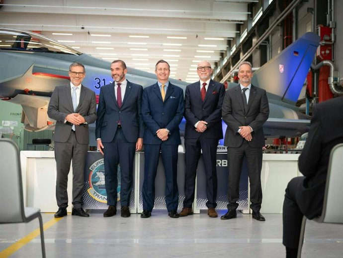 State Secretary, Jens Plötner; CEO of Eurofighter, Jorge Tamarit Degenhardt; NETMA General Manager, AVM Simon Ellard; CEO of EUROJET Turbo GmbH, Ralf Breiling; CEO of Airbus Defence & Space, Dr. Michael Schöllhorn at the signature ceremony in Manching