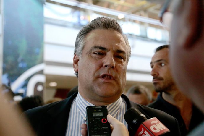Archivo - 04 March 2019, Venezuela, Maiquetia: Jesus Silva, Spanish Ambassador to Venezuela, speaks to media at the Simon Bolivar International Airport upon the arrival of Venezuelan self-proclaimed interim President Juan Guaido, who returned to his count