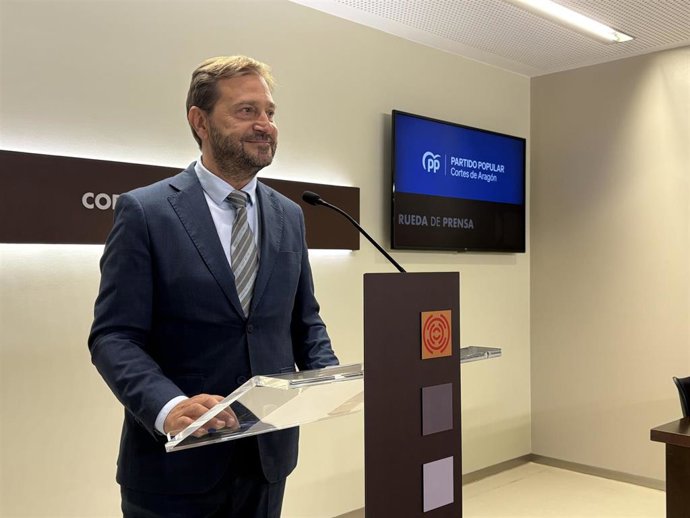 El portavoz parlamentario del PP Aragón, Fernando Ledesma.