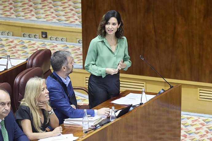 La presidenta de la Comunidad de Madrid, Isabel Díaz Ayuso, interviene durante el pleno de la Asamblea de Madrid