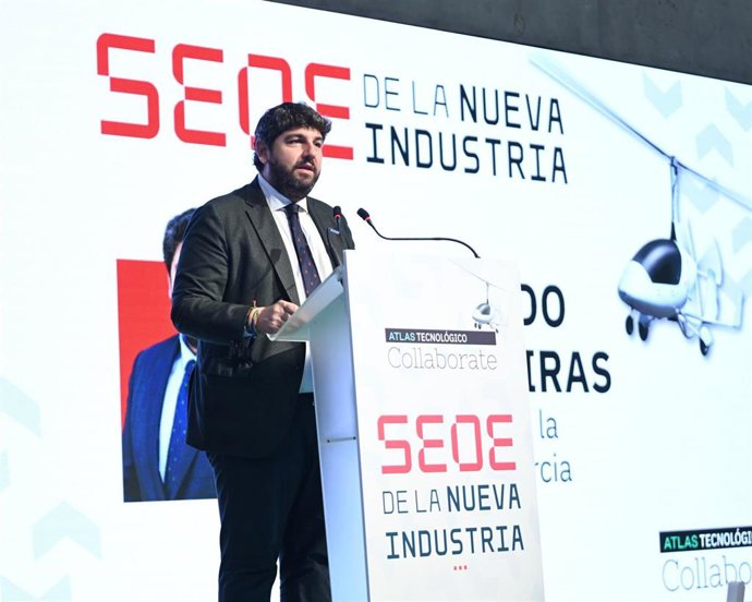 El presidente de la Comunidad, Fernando López Miras, durante la inauguración en Murcia del foro 'Collaborate 2025. Sede de la nueva industria', que reúne a unos 400 directivos del sector industrial y tecnológico de toda España