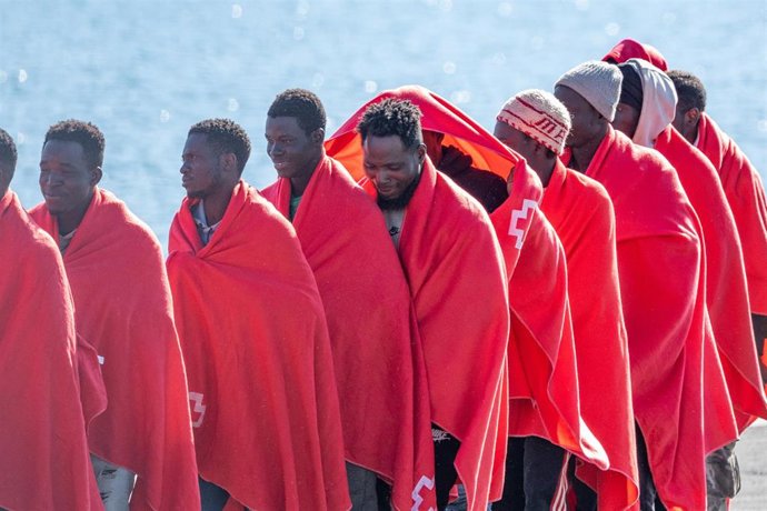 Archivo - Llegada de un cayuco a Lanzarote con 27 personas a bordo, a 10 de febrero de 2025, en Lanzarote, Islas Canarias (España). 