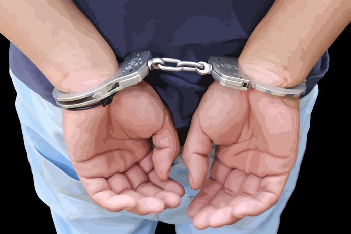 Um homem preso em Mijas por coagir violentamente sua parceira em um estabelecimento na área do Mijas Golf.