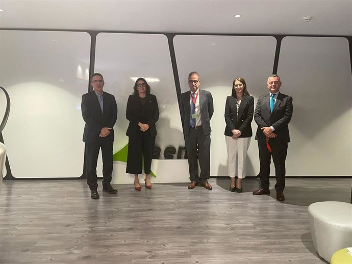 La consejera de Turismo del Cabildo de La Palma, Raquel Rebollo, en una reunión con Aena sobre tasas aéreas