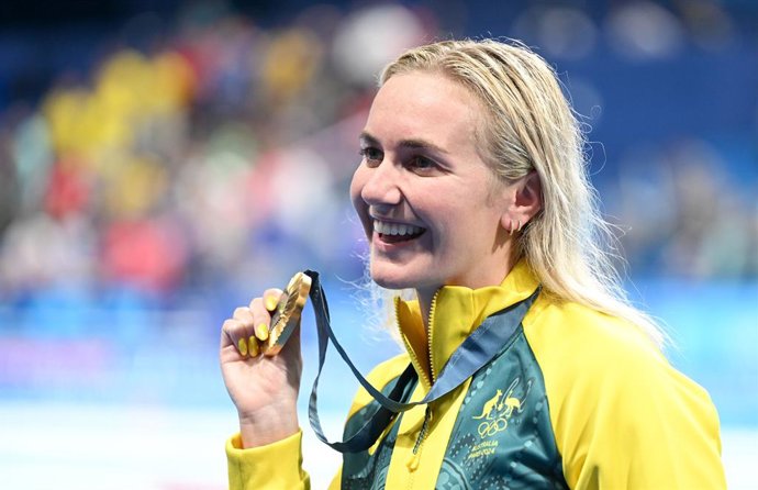 Archivo - 27 July 2024, France, Nanterre: Australia's Ariarne Titmus celebrates winning gold medal of the swimming women's 400m freestyle final at Paris La Defense Arena on the first day of the 2024 Paris Olympic Games. Photo: Sven Hoppe/dpa