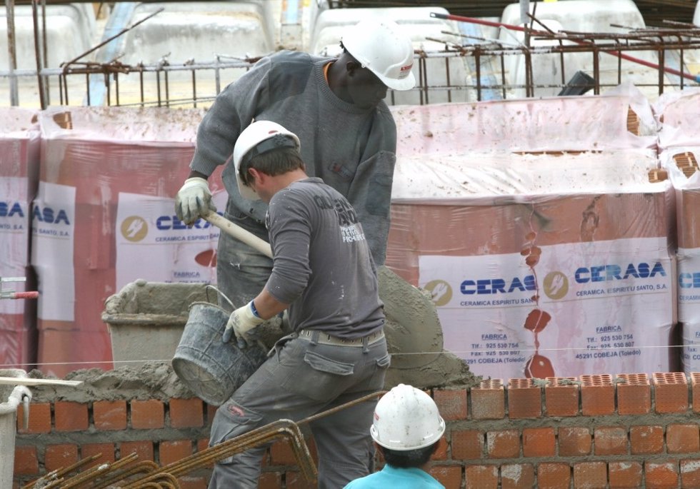 Archivo - Trabajadores extranjeros.