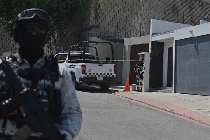 Archivo - Despliegue de las fuerzas de seguridad en Tijuana, México