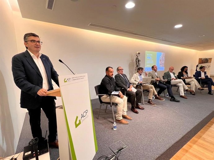 El delegado territorial de Empleo, Empresa y Trabajo Autónomo de la Junta en Granada, Javier Martín