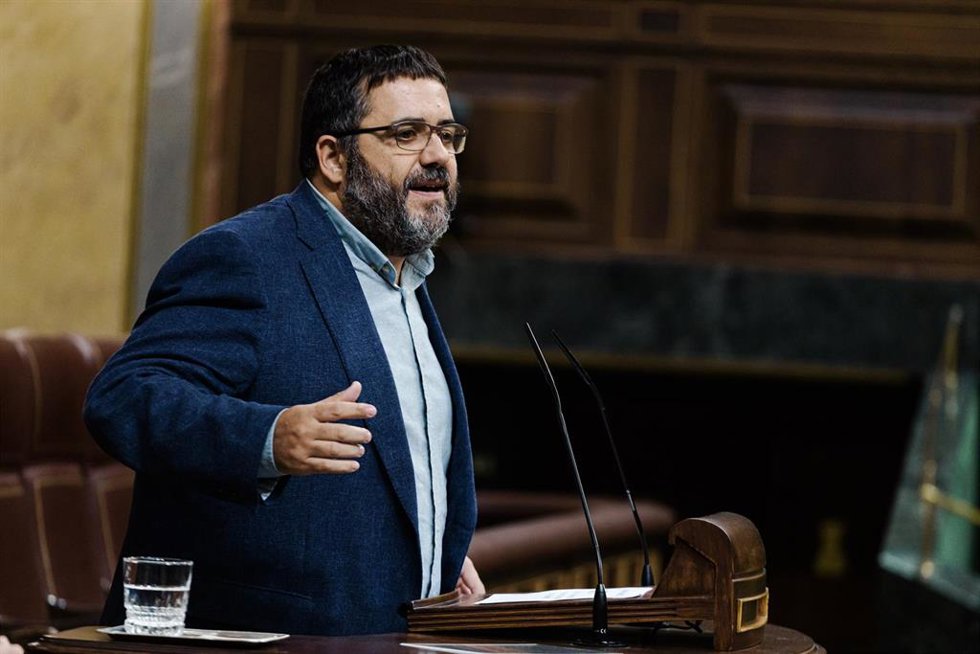 El diputado de Sumar Vicen Vidal, interviene durante una sesión plenaria, en el Congreso de los Diputados, a 14 de octubre de 2025, en Madrid (España). 