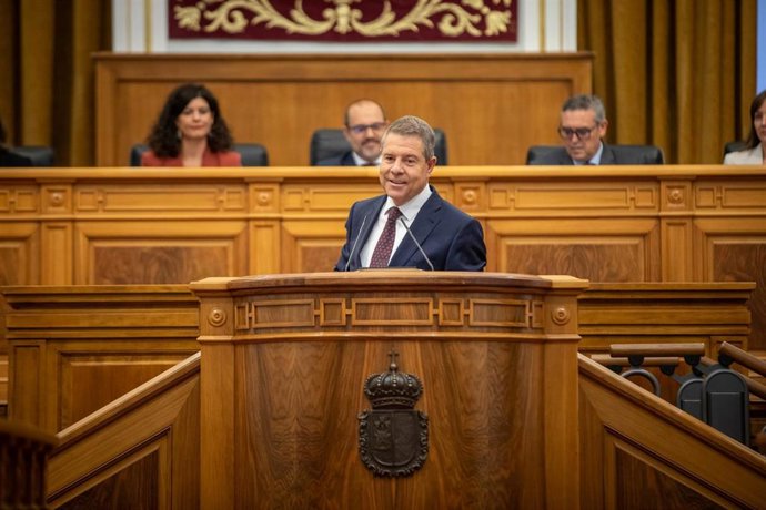 El presidente de Castilla-La Mancha, Emiliano García-Page, comparece en las Cortes de Castilla-La Mancha abriendo el turno de intervenciones del Debate sobre el Estado de la Región.