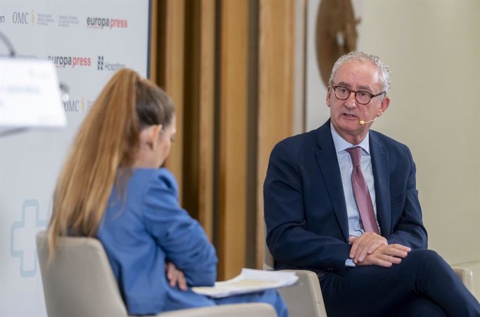 O presidente da OMC, Tomás Cobo, durante o "Fórum de Profissões da Saúde: A profissão médica na Espanha", no Hotel Hesperia Madrid, em 16 de outubro de 2025, em Madri (Espanha). A reunião foi organizada pela Europa Press, Hospiten, OMC e a