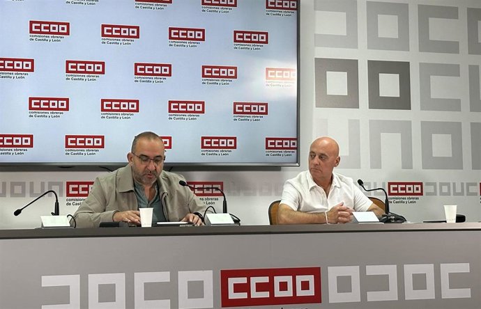El secretario de Acción Sindical y Transiciones Estratégicas de CCOO, Javier Pacheco, y el secretario de Acción Sindical, Medio Ambiente y Salud Laboral de CCOO Castilla y León, Fernando Fraile, en la presentación del Balance de Negociación Colectiva 2025