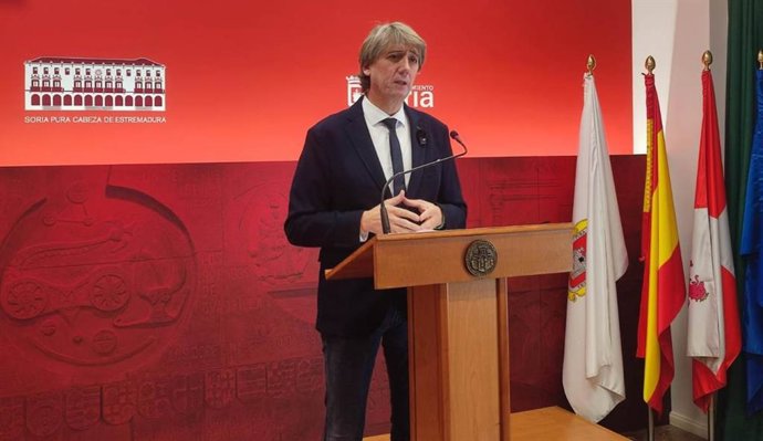 Carlos Martínez comparece ante los medios tras la Junta Local de Gobierno. Archivo