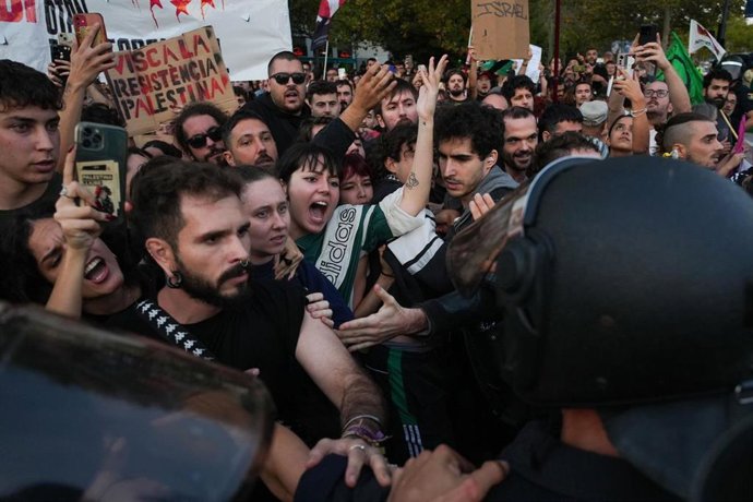 Imagen de la protesta a las puertas del partido Valencia Basket-Hapoel Tel Aviv