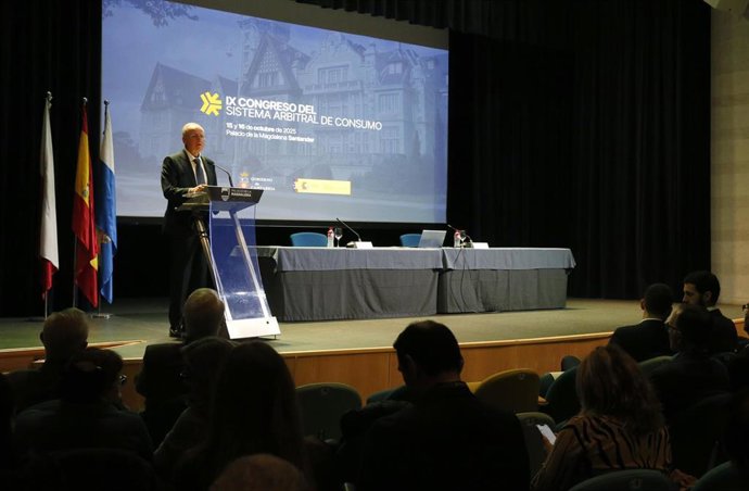 El consejero de Industria, Empleo, Innovación y Comercio, Eduardo Arasti, inaugura el Congreso Nacional de Arbitraje