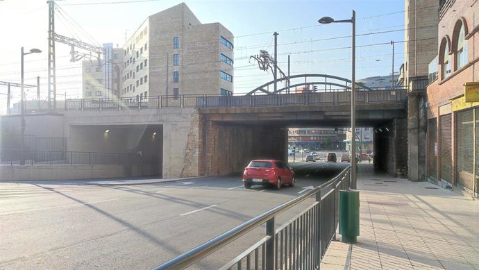 Archivo - Puente de Nicolás Soria, en el barrio de Ciudad Naranco, en Oviedo.