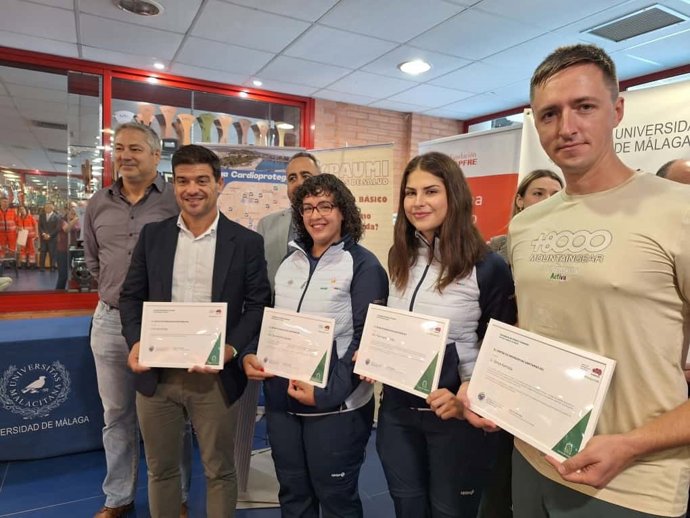El Caminito del Rey ha recibido un reconocimiento por el Centro de Emergencias Sanitarias 061 con motivo del Día Europeo de Concienciación ante la Parada Cardíaca. También a dos trabajadores y a un guía del complejo turístico 'La Garganta'.