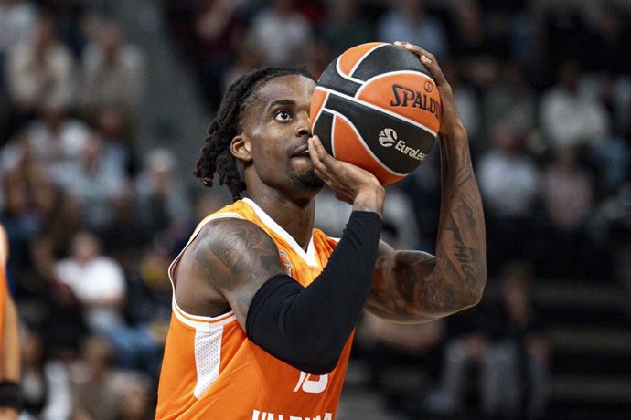 El jugador Ike Iroegbu durante su etapa en el Valencia Basket