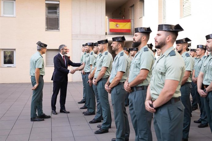 El delegado del Gobierno, Francisco Lucas, visita el cuartel de la localidad y ha valorado la cifra récord de efectivos de la Benemérita en la Región de Murcia
