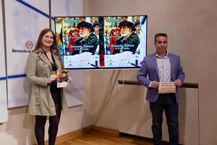 La diputada de Educación y Cultura, Yolanda Burgoa, y el alcalde de Valdestillas, Alberto Sanz, en la presentación de 'Carlos V, Una noche en Valdestillas' ,