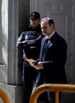 El exministro de Transportes José Luis Ábalos a su salida del Tribunal Supremo