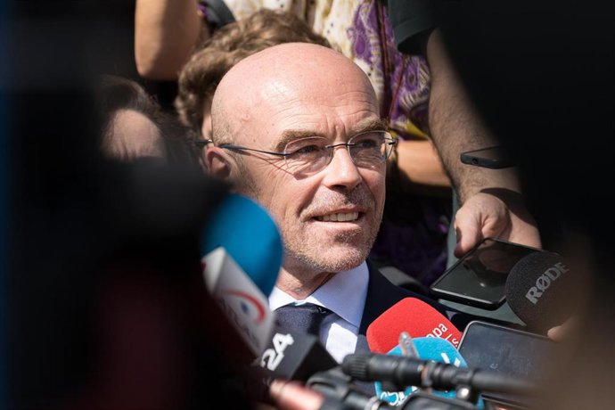 Archivo - El líder de VOX en Bruselas, Jorge Buxadé, atiende a los medios de comunicación.