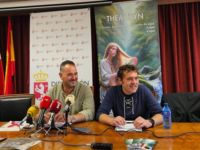 Martínez y Campelo en la presentación de una nueva edición de 'Thea Tryn'.