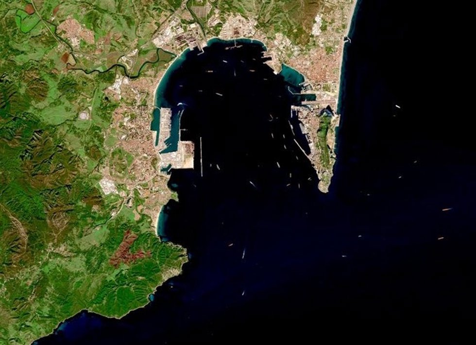 Tráfico marítimo en la Bahía de Algeciras con un imagen Copernicus.