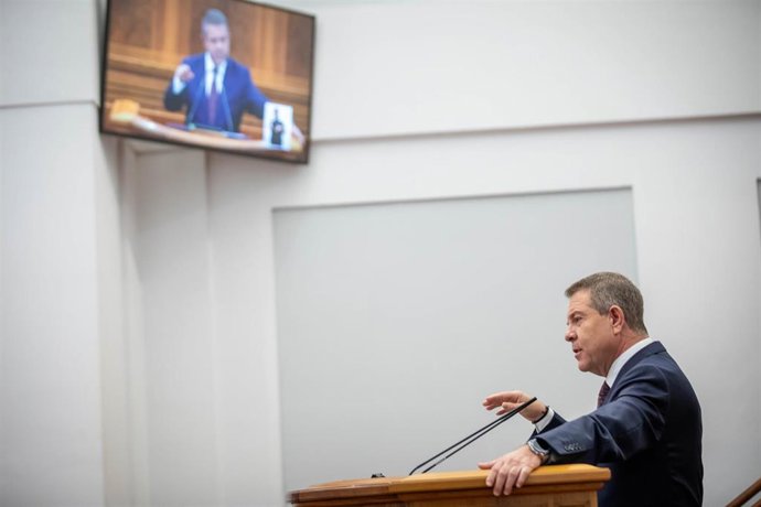 El presidente de Castilla-La Mancha, Emiliano García-Page, comparece en las Cortes de Castilla-La Mancha abriendo el turno de intervenciones del Debate sobre la orientación política general del Consejo de Gobierno.