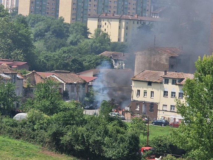 Archivo - Un incendio en la zona del Rayo-Mercadín en imagen de archivo.