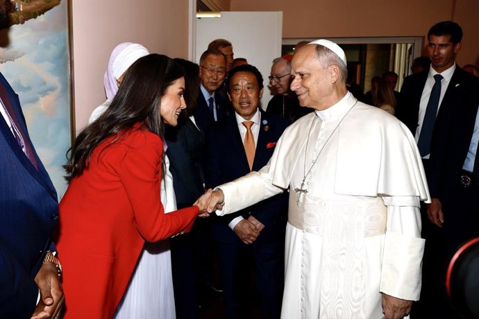 La Reina Letizia, junto a autoridades asistentes al acto internacional por el 'Día Mundial de la Alimentación', organizado por la FAO en Roma.