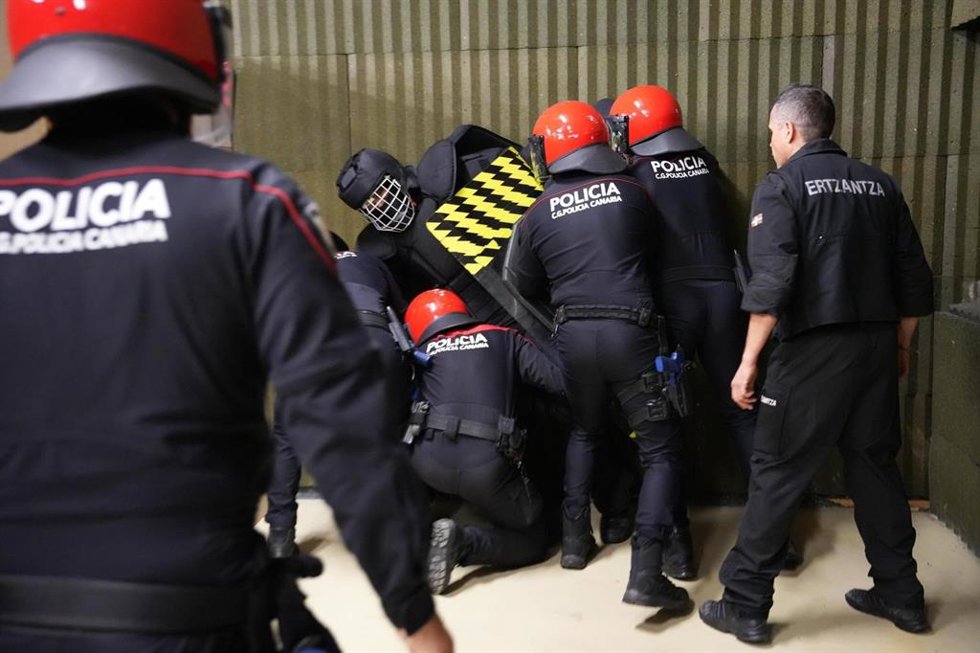 La Policía Canaria se forman con la Ertzaintza en resolución de situaciones de alto riesgo